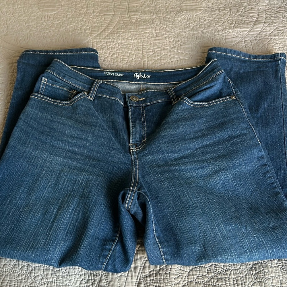 Style & co. Cutvy Capri blue jeans size 8.